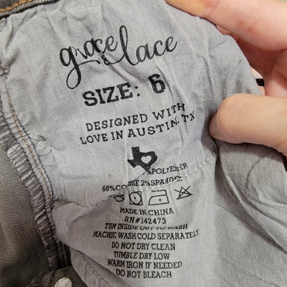 NWOT Grace & Lace grey/faded black jeans. Button fly. Size 6. - Picture 2 of 6